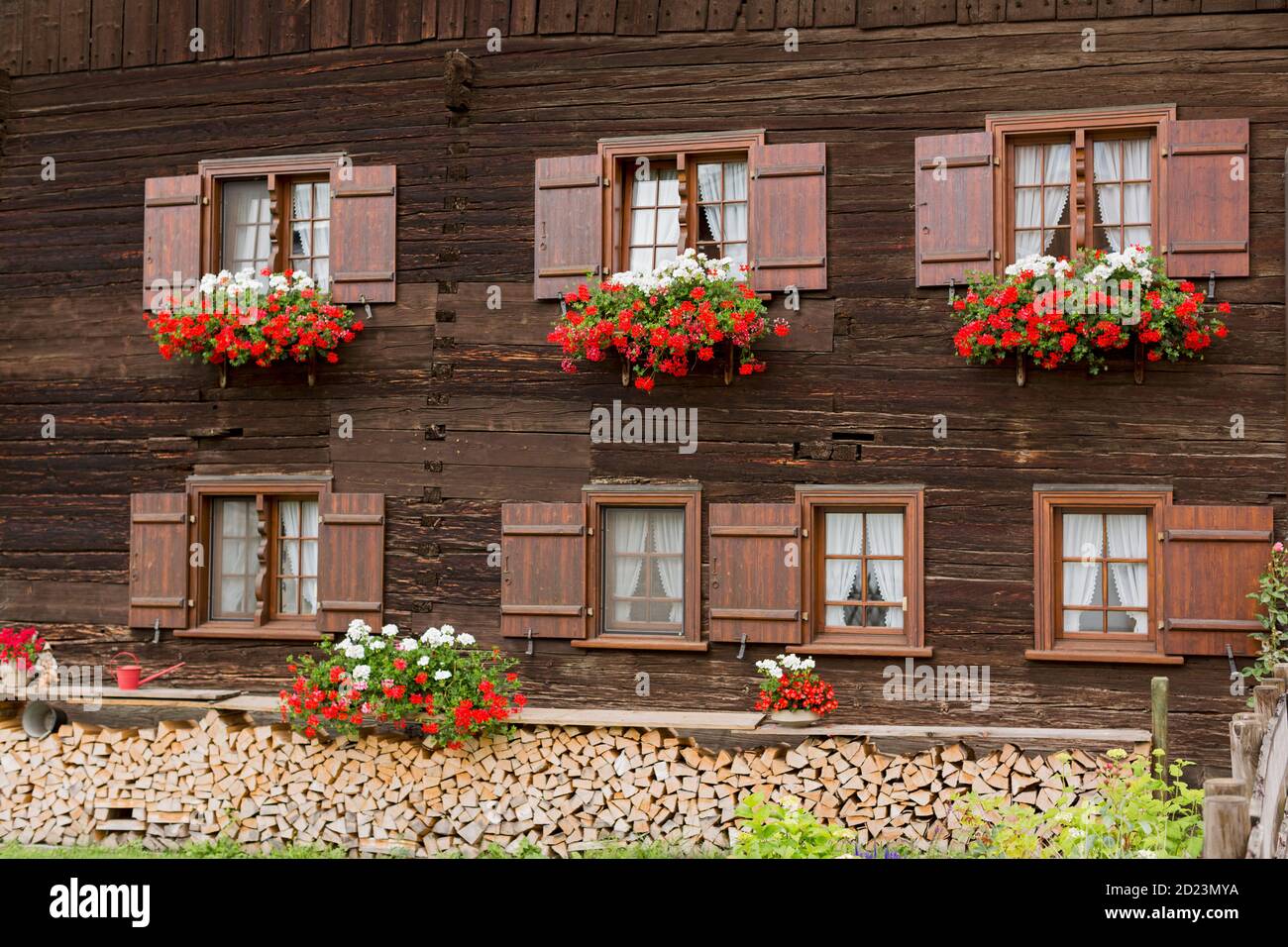 Oberstdorf, Bauernhaus, Fassade, Fenster, Blumen, Bayern, Allemagne Banque D'Images