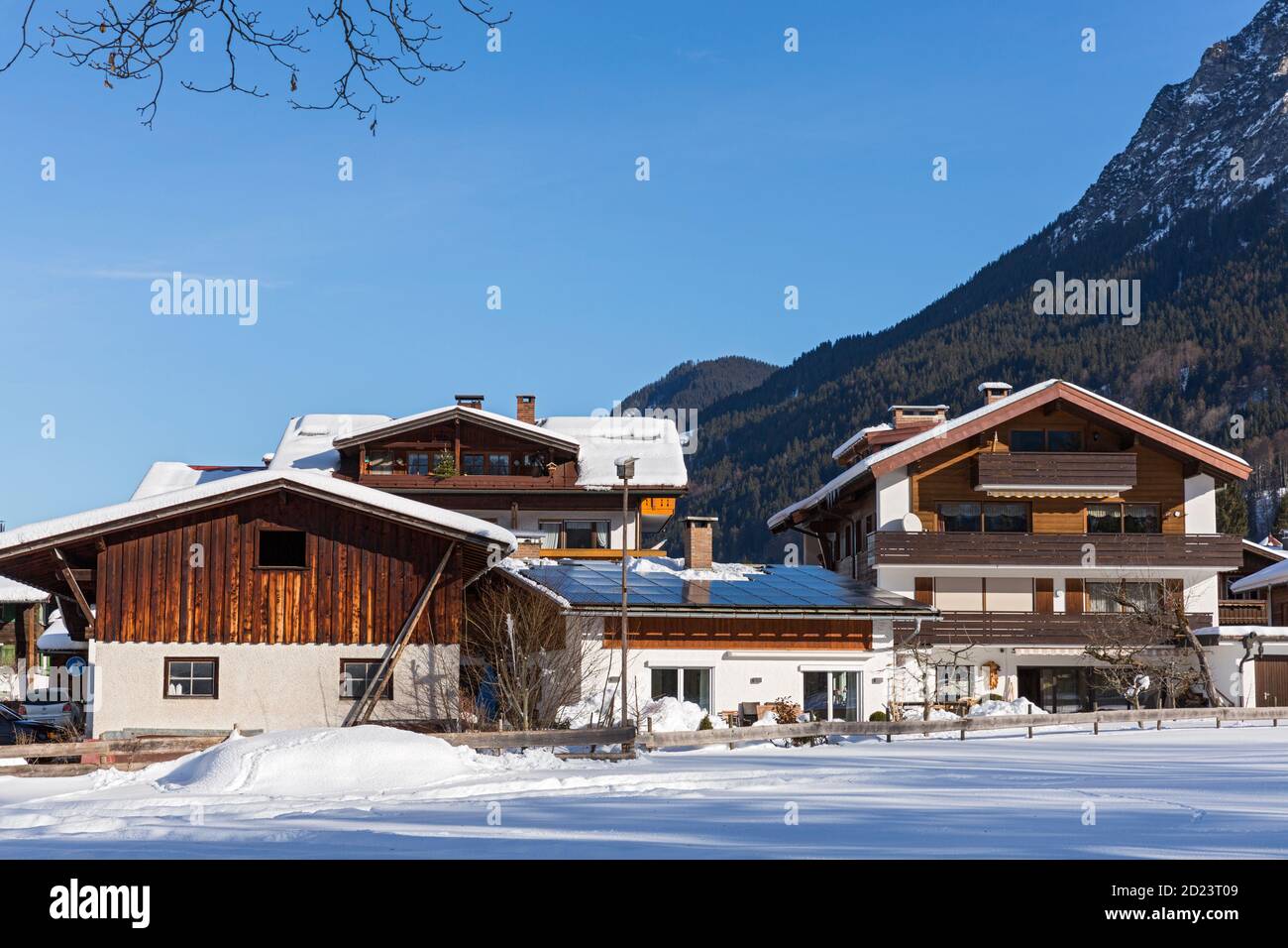 Wohnhaus, Schneebedeckt, Berge, Oberstdorf, Allgäuer Alpen Banque D'Images