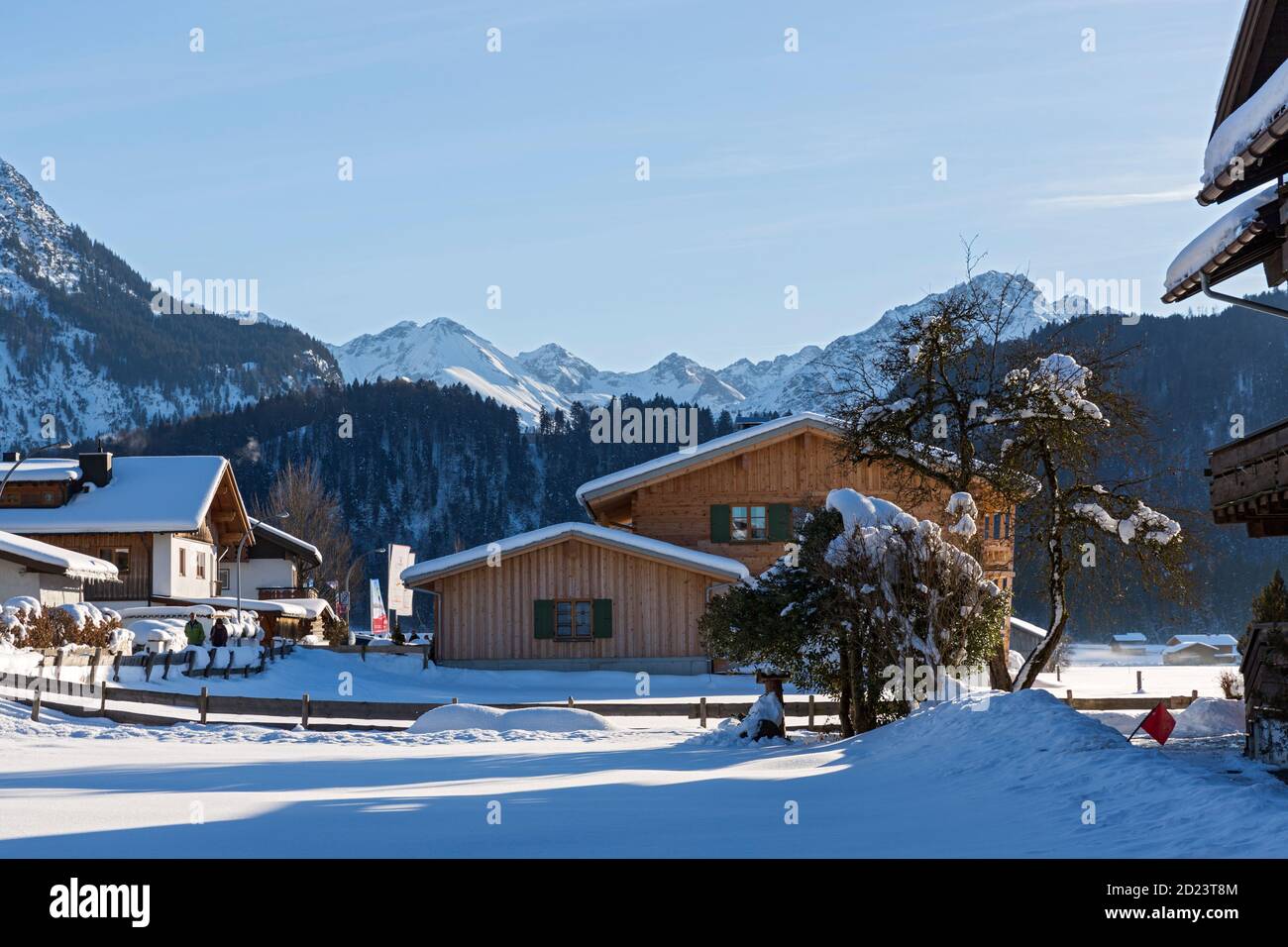 Oberstdorf, Wohnhäuser, schneebedeckt, Berge, Allgäuer Alpen Banque D'Images
