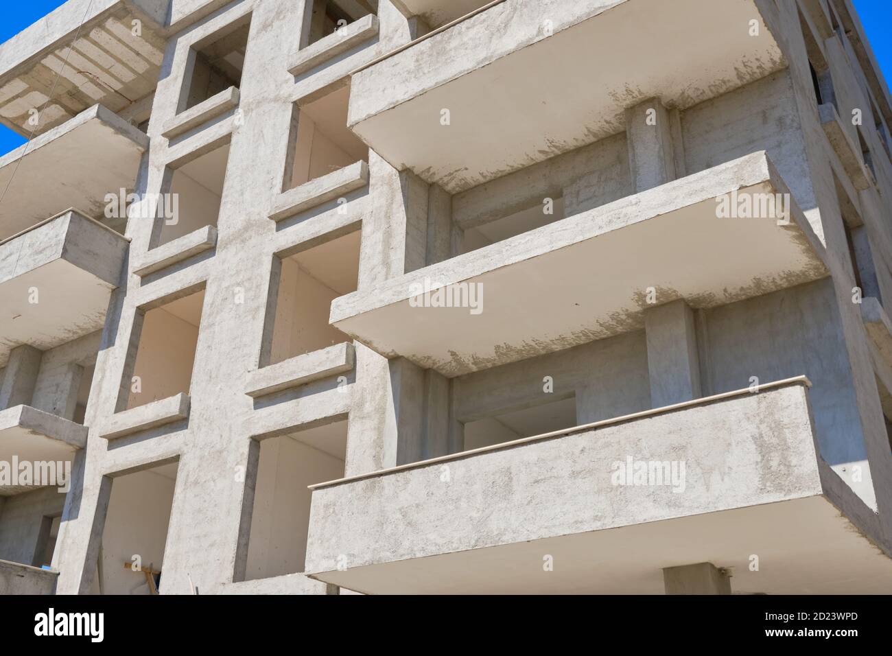 Immeuble résidentiel inachevé de plusieurs étages en construction Banque D'Images