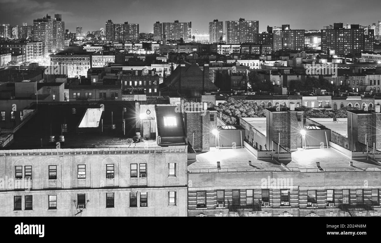 Photo en noir et blanc du quartier de Harlem la nuit, New York, Etats-Unis. Banque D'Images