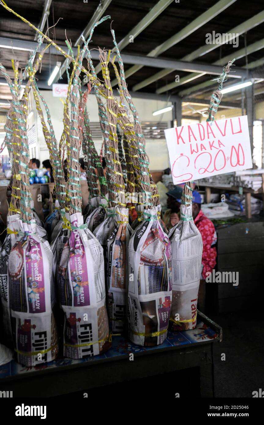 Légumes fidjiens emballés appelés « Kava ». Ses racines sont utilisées pour produire la boisson nationale des Fidji. Les racines sont coupées et finissent par être en poudre appelée ' Banque D'Images