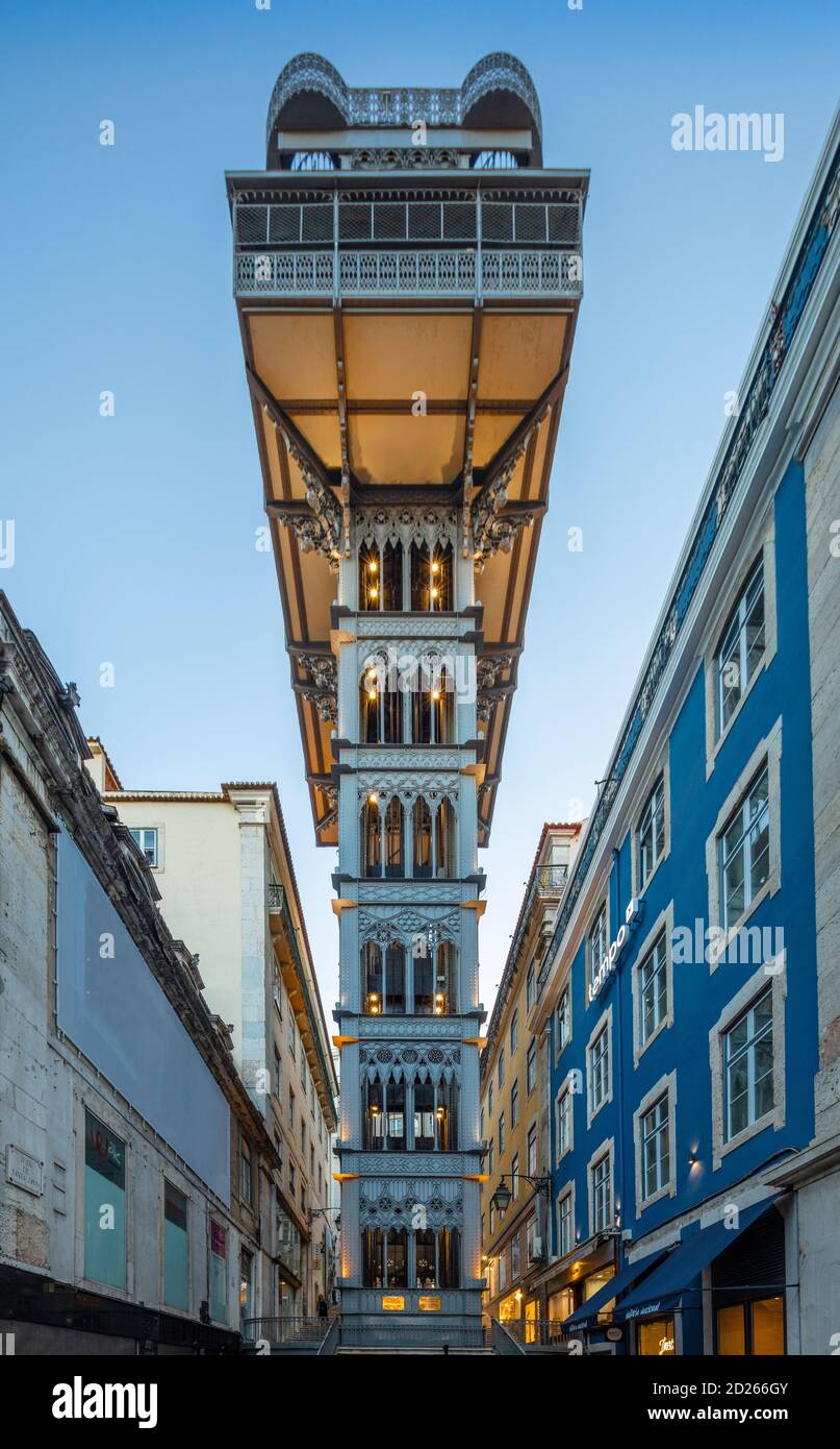 Portugal, Lisbonne. Le néo-gothique / art nouveau Elevador Santa Justa (Saint Justa ascenseur / ascenseur) reliant le Baixa au Bairro Alto Banque D'Images