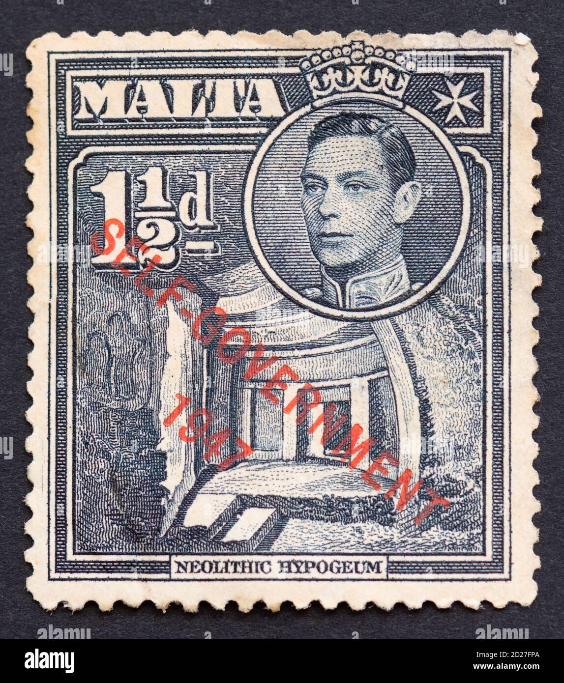 Timbre maltais avec le roi George VI et Hal Saflieni Hypogeium Gouvernement autonome sur-imprimé 1947 Banque D'Images