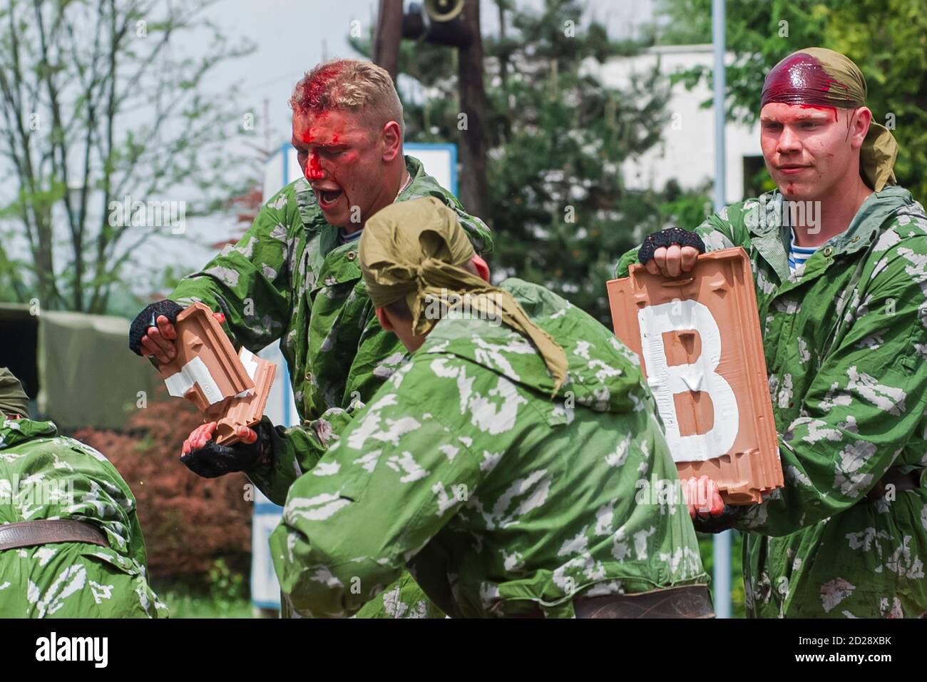 Les soldats russes membres des forces spéciales les Spetsnaz, font la  démonstration de combats main à main et de neutralisation d'un ennemi Photo  Stock - Alamy
