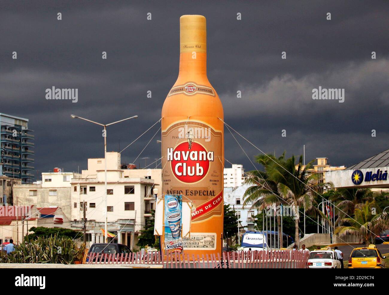 Inflatable Bottle Banque D Image Et Photos Alamy