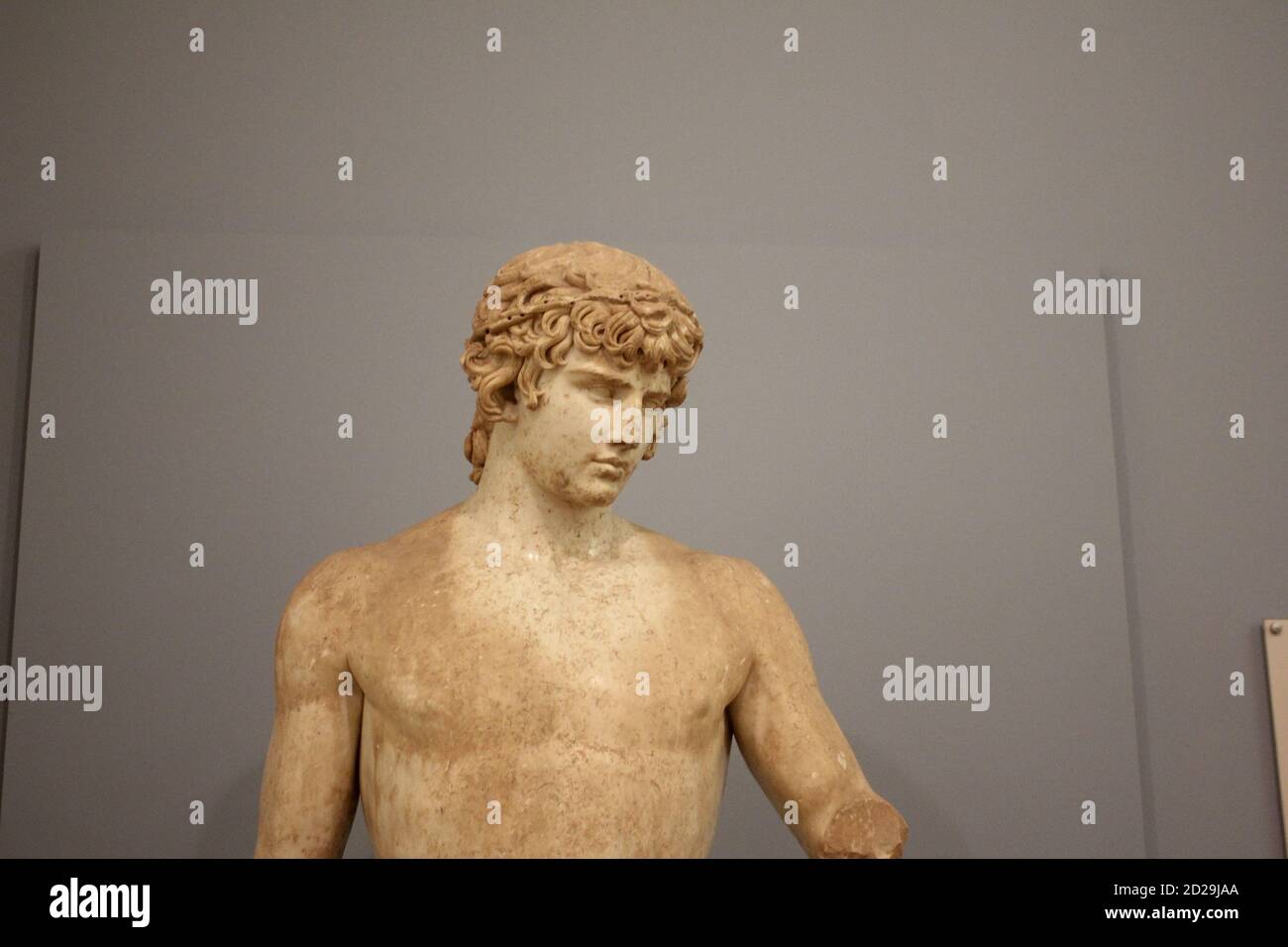 Antinous , statue de l'époque romaine dans le musée archéologique de Delphes en Grèce Banque D'Images