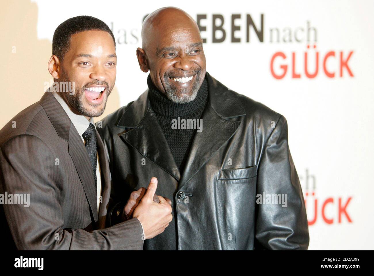 U S Actor Will Smith L Poses With Chris Gardner Whose Life The Movie Is Based On At The German Premiere Of Das Streben Nach Glueck The Pursuit Of Happyness By Italian Director