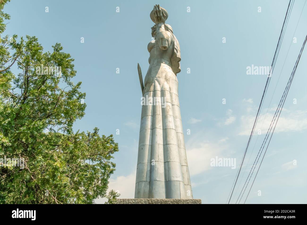 Tbilissi, Géorgie - juin 28 2019 : statue de mère Géorgie contre un ciel bleu. Mère de Kartli en Géorgie Banque D'Images
