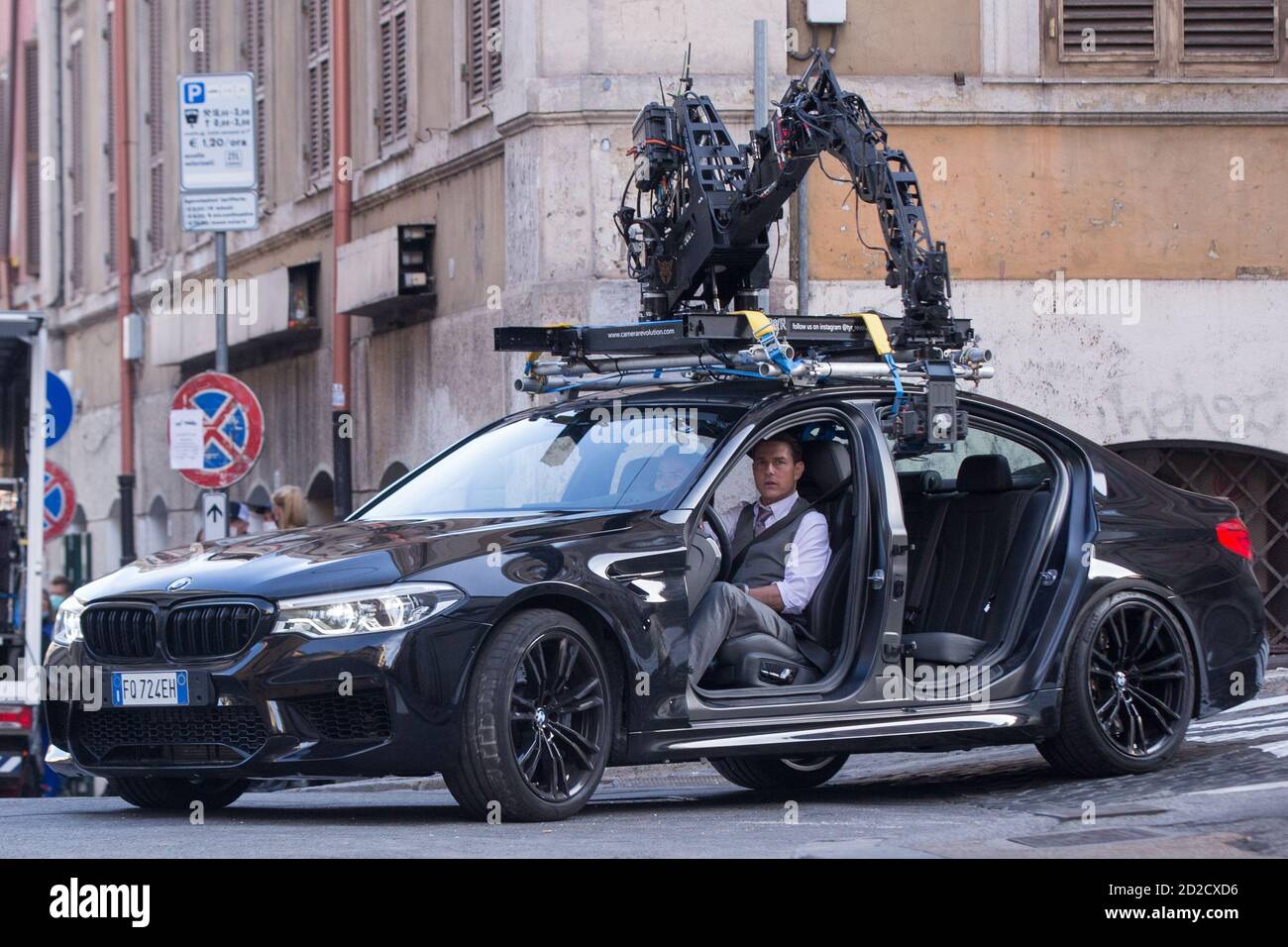 Rome, Italie. 06e octobre 2020. Tom Cruise sur la série de films 'la mission impossible 7' a commencé aujourd'hui à Rome, en Italie, dans le district de Monti via Panisperna, le 6 octobre 2020. (Photo de Matteo Nardone/Pacific Press/Sipa USA) crédit: SIPA USA/Alay Live News Banque D'Images