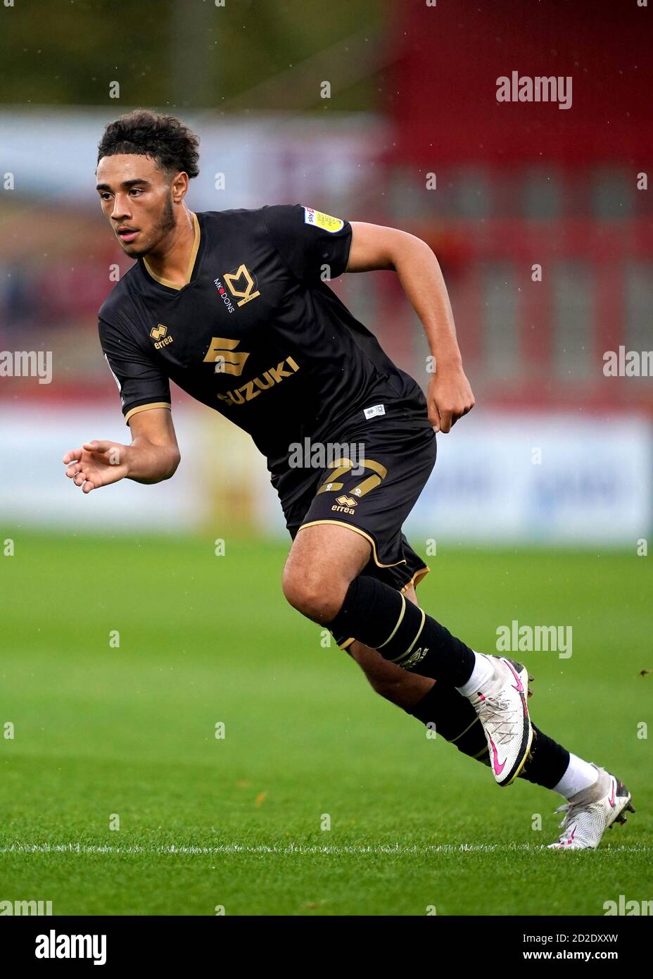 Jay Bird de Milton Keynes lors du match du Trophée EFL au stade Lamex, Stevenage. Banque D'Images