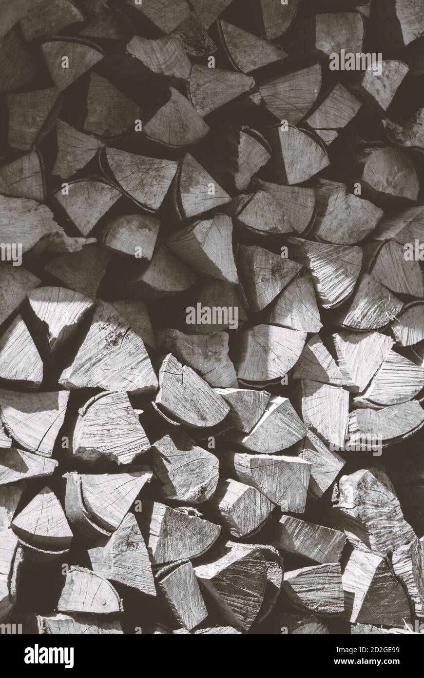 bois de chauffage haché sur une cheminée, fond, préparation automne hiver saison Banque D'Images