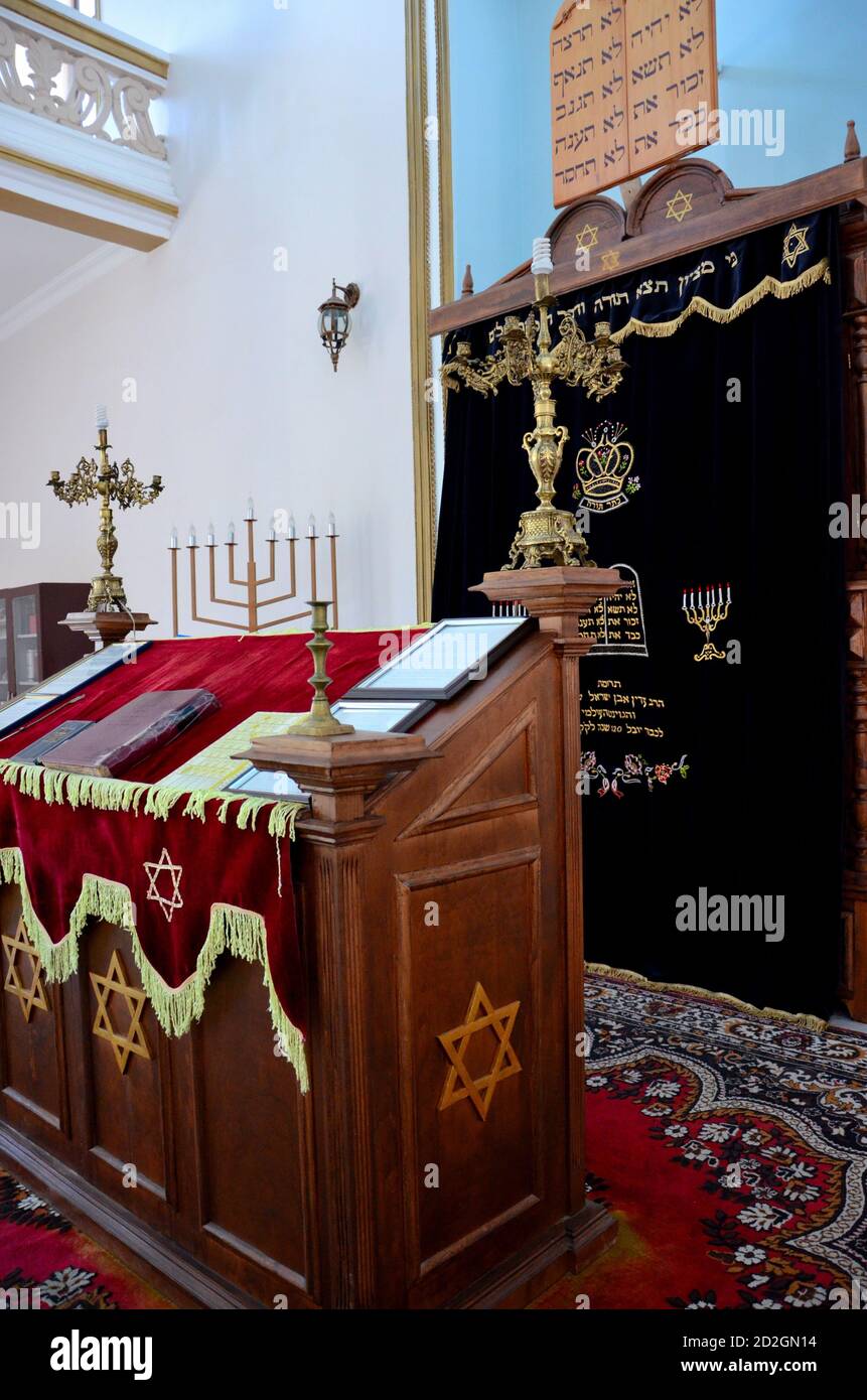 Aire de prière de l'autel avec la menorah hanukkah étoile de David à synagogue Batumi Géorgie Banque D'Images