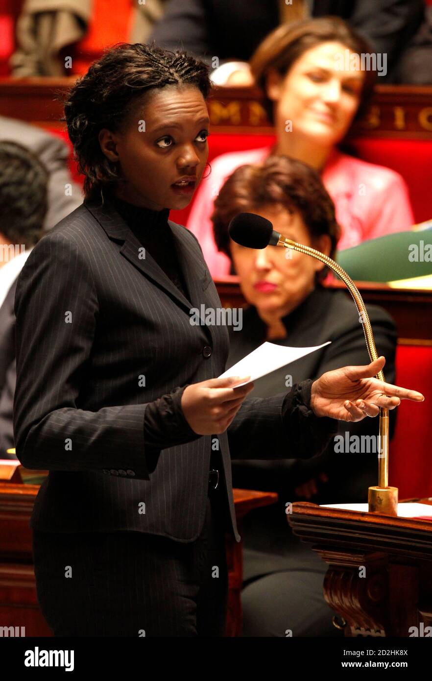 Rama Yade, la sous-ministre française des droits de l'homme, participe à la  session du gouvernement à l'Assemblée nationale à Paris, le 11 février  2009. REUTERS/Pascal Rossignol (FRANCE Photo Stock - Alamy