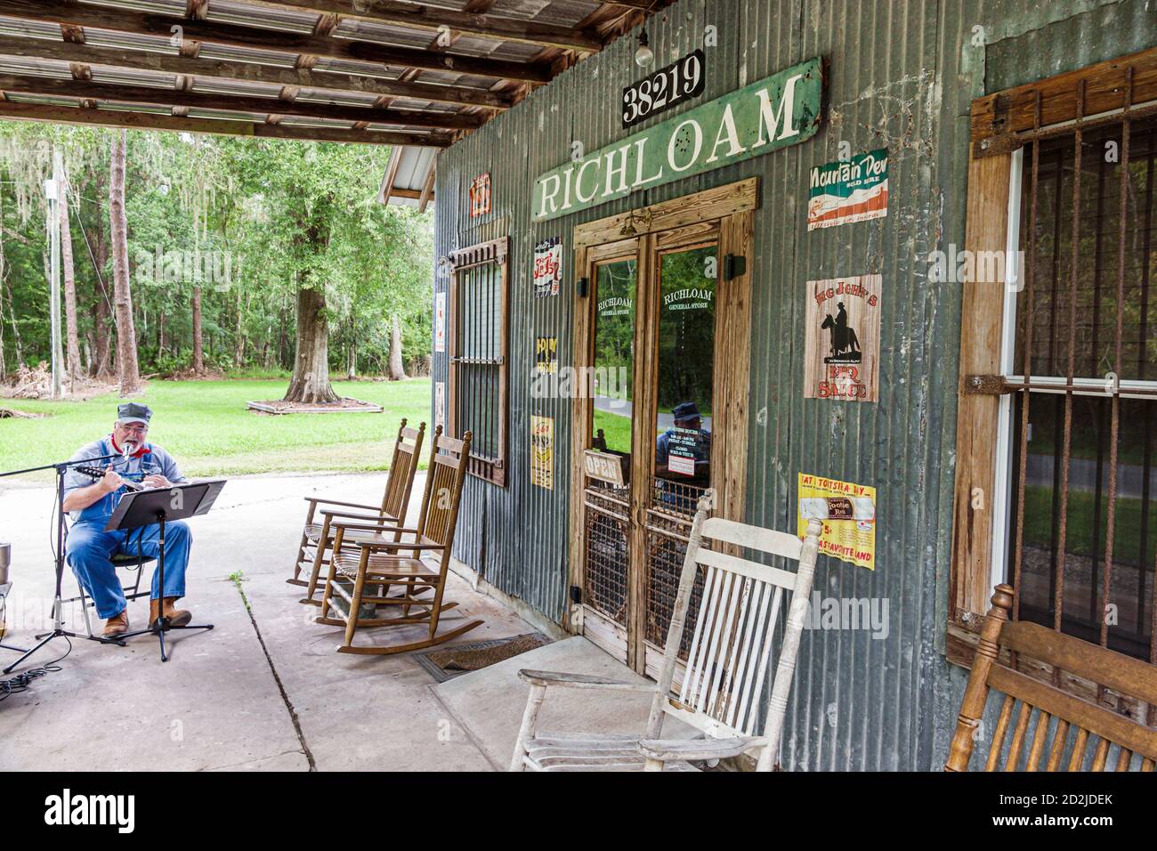 Floride, Webster, forêt nationale de Withlacoochee, Richloam General Store & Post Office, site historique, registre national des lieux historiques, porche avant, rocking Banque D'Images