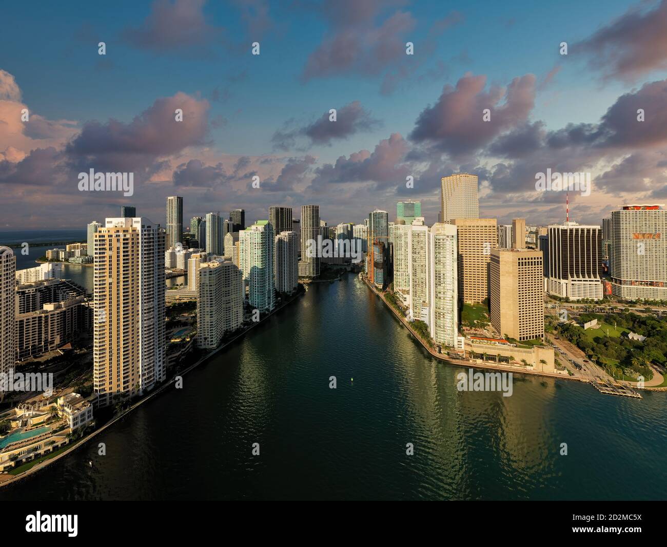 Photo aérienne vue spectaculaire de Miami River Banque D'Images
