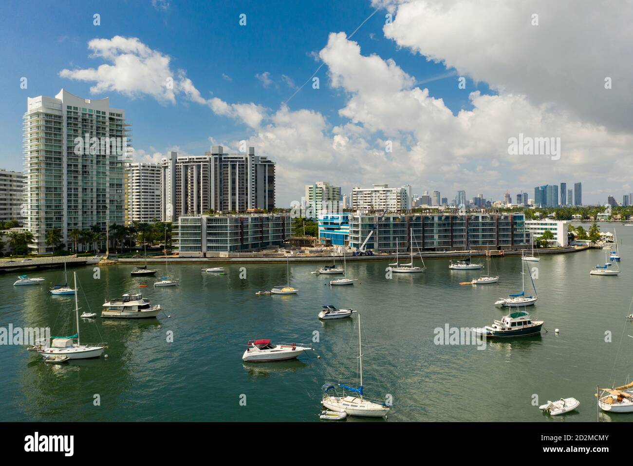 Miami Beach scène voiliers et sites de construction Banque D'Images