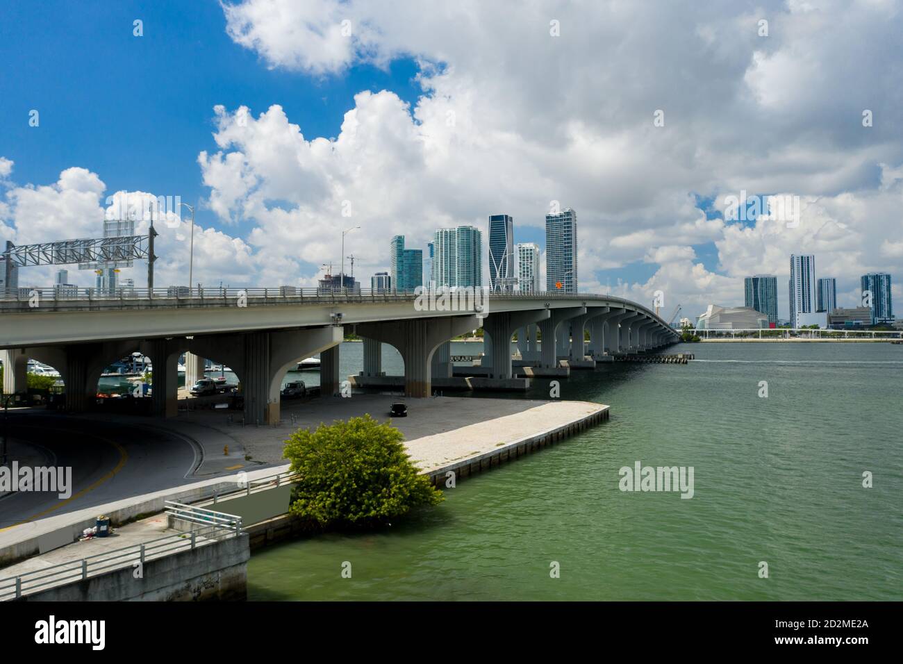Photo du pont de Miami au-dessus de la baie Banque D'Images