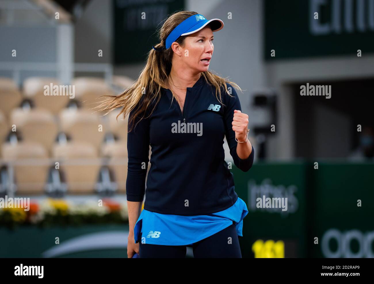 Anielle Collins des États-Unis en action contre l'ont Jabeur de Tunisie lors du quatrième tour au Roland Garros 2020, Grand Slam tennis tou Banque D'Images
