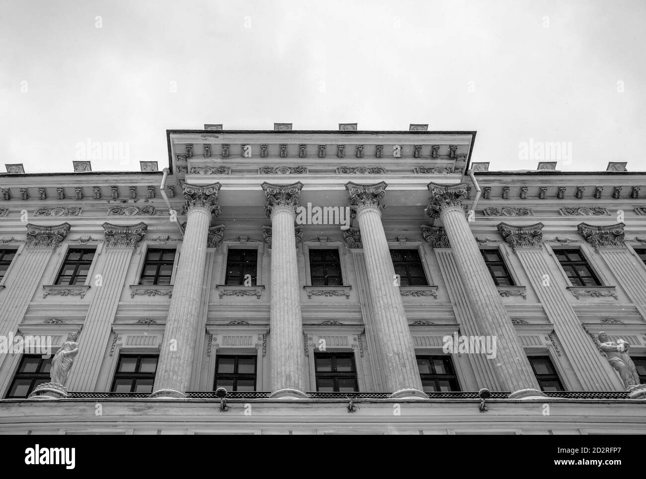 The Pashkov House - manoir néoclassique qui se dresse sur un colline surplombant le mur ouest du Kremlin de Moscou Banque D'Images
