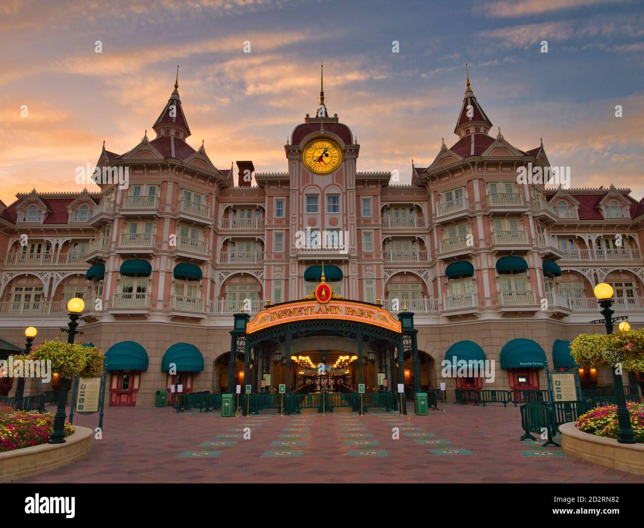 Disneyland Hôtel et entrée au parc, Disneyland Paris, Marne-la-Vallée, Paris, France, Europe Banque D'Images