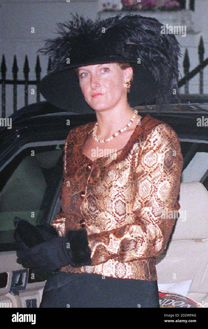 PAP 14 3.12.94. LONDRES. La petite amie du Prince Edward, Sophie Rhys-Jones, qui arrive à l'église de notre très Saint Rédempteur et St Thomas Moore à Chelsea, Londres, aujourd'hui (samedi) où elle a assisté au mariage de la journaliste de télévision Anastasia Cooke avec le Prince Edward. PA News, Martin Keene. Voir l'histoire de l'AP ROYAL Edward. /PJ. Banque D'Images