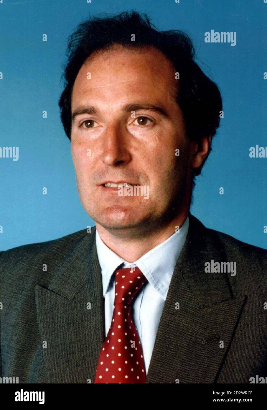 Charles Moore qui a été nommé nouveau rédacteur en chef du Daily Telegraph après le départ de Max Hastings. 18/10/1995: Moore sort du Sunday Telegraph qu'il a édité depuis 1992 et a été précédemment rédacteur adjoint du Daily Telegraph pendant deux ans avant cela. 09/06/2000: Charles Moore, rédacteur en chef de Daily Telegraph, a déclaré: «bien que je regrette personnellement que Sandy Henney ait démissionné, nous voyons cela comme une acceptation par le bureau du Prince de Galles qu'ils se sont comportée de manière non professionnelle envers le Telegraph. « le Daily Telegraph n'a jamais été partie à des arrangements contractuels dans cette affaire et Banque D'Images