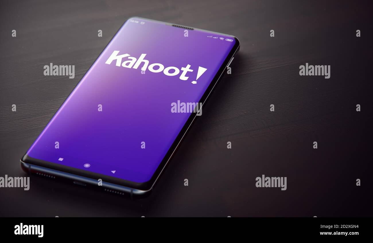 KIEV, UKRAINE-JUIN, 2020: Application mobile Kahoot sur l'écran du smartphone. Gros plan Studio Shot d'un smartphone avec l'application Kahoot. Banque D'Images