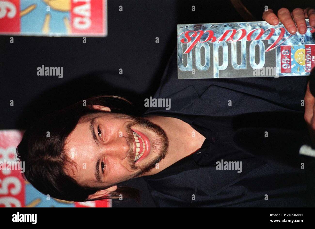 JK, chanteur principal de Jamiroquai, qui est unique 'Virtual Insanity' a remporté le prix du meilleur single aux Capital FM London Awards pour aider un enfant de Londres à l'Hôtel Royal Lancaster à Londres cet après-midi (mercredi). Photo par Helen Tilley/PA. Voir PA Story SHOWBIZ Awards Banque D'Images