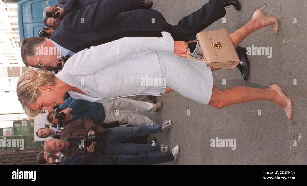 Diana, princesse de Galles, arrive aujourd'hui (mardi) à l'hôpital Royal Brompton pour rencontrer des patients atteints de fibrose kystique, pendant la semaine de la fibrose kystique. Photo de Neil Munns/PA Banque D'Images