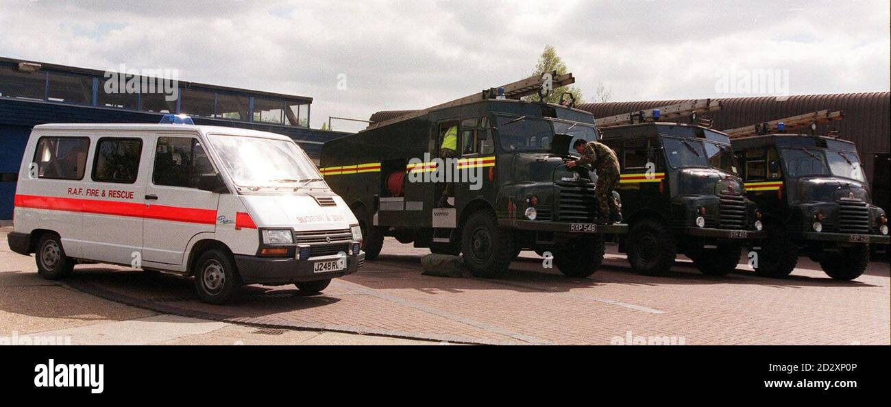 Les Goddesses vertes de l'armée sont en attente dans un garage de police de Laindon, dans l'Essex, et offrent aujourd'hui une couverture pendant une promenade de 24 heures par des pompiers du comté d'Essex.Photo de Fiona Hanson/PA.Voir PA Story INDUSTRY Fire Banque D'Images