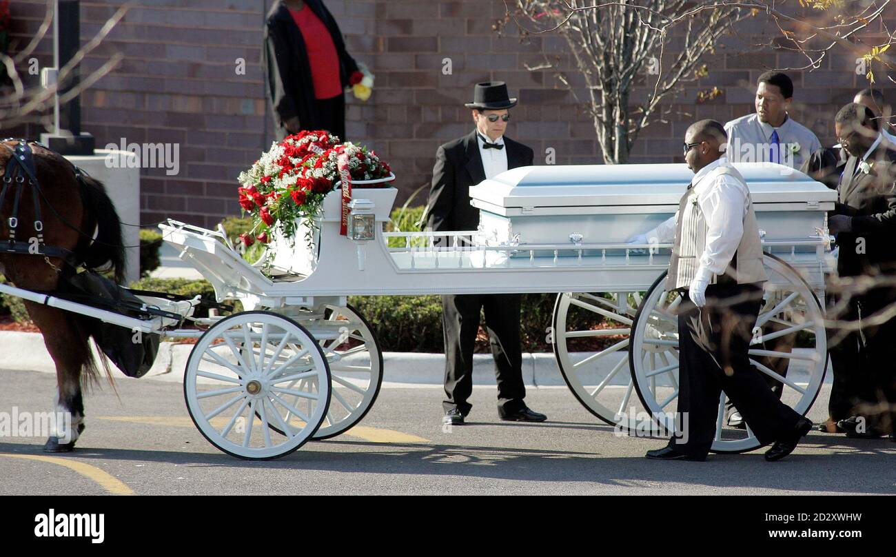 A Horse Drawn Carriage Awaits As Pall Bearers Carry The Body Darnell Hudson Donerson Mother Of Oscar Winning Actress Jennifer Hudson Out Of The Apostolic Church Of God After Funeral Services In Chicago