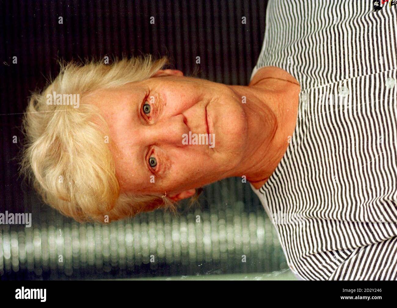 Mary Cooper, âgée de 59 ans, a réconforté le garçon de cinq ans alors qu'il mourrait, à la suite d'une fusillade à Bankfield Street, Bolton, ce soir (Weds). Mme Cooper photographiée chez elle, à proximité de Parkinson Street, a déclaré qu'elle s'était précipitée hors de sa maison et qu'elle avait vu un homme qui, selon elle, était le beau-père du garçon debout sur son fils. Le garçon avait deux blessures par balle à l'arrière de la tête. Photo de Paul Barker/PA. Voir PA Story POLICE Shot. Banque D'Images