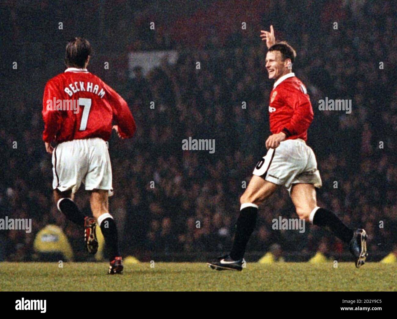 Teddy Sherigham (à droite) célèbre après avoir marquant le troisième but de Manchester United lors de la Ligue des champions de l'UEFA entre Manchester United et Kosice à Old Trafford ce soir (Thrusday). Photo de John Giles/PA Banque D'Images