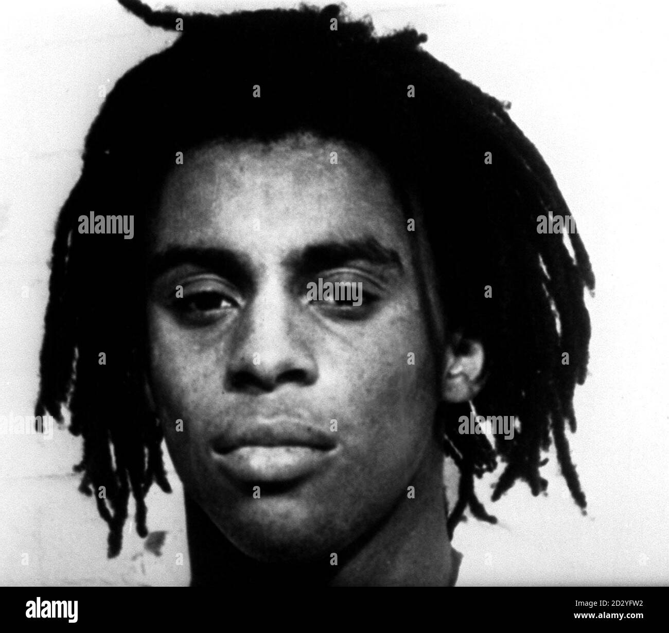 Michael Davis (23), un des gangs de la M25, a été emprisonné à vie à Old Bailey, Londres, pour avoir commis une série d'infractions. 22/3/99: Composite, avec Raphaël Rowe, après une décision européenne selon laquelle leur procès initial était injuste. 20/10/99: Audition par la Cour européenne des droits de l'Homme sur l'affaire Davis et Rowe, qui prétendent que les ordonnances officielles de mise en examen ont signifié qu'ils n'ont pas obtenu un procès équitable. Banque D'Images