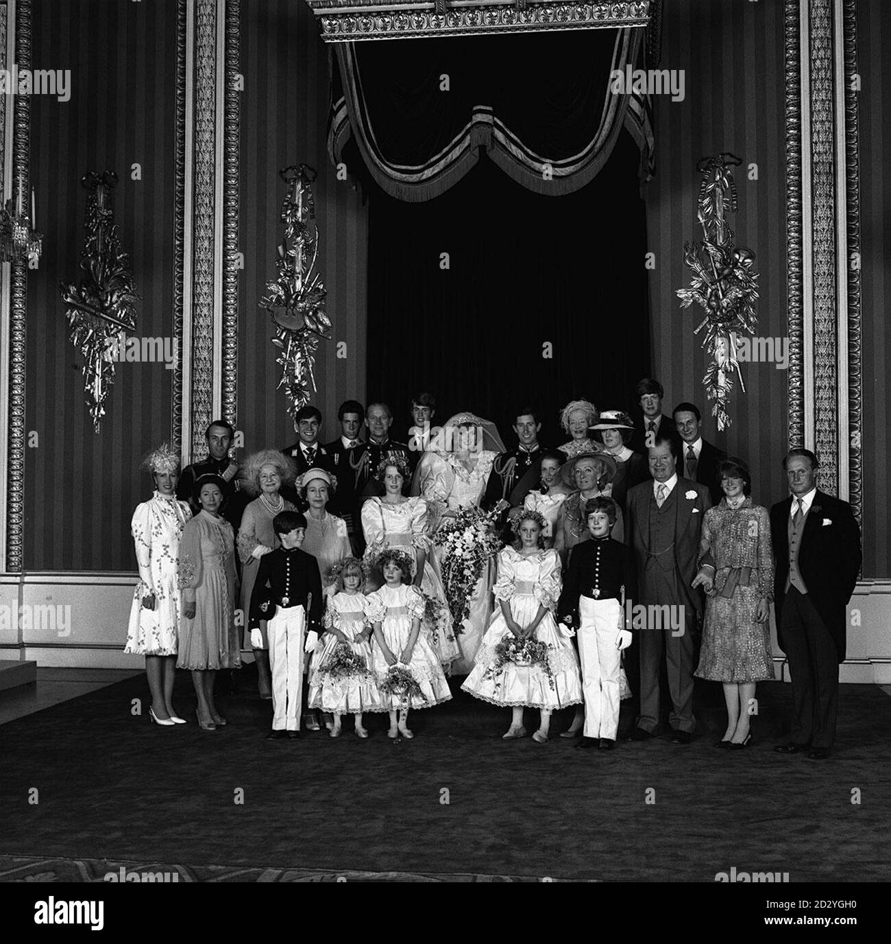 LE PRINCE CHARLES ET LA PRINCESSE DIANA AU PALAIS DE BUCKINGHAM APRÈS LEUR MARIAGE Banque D'Images