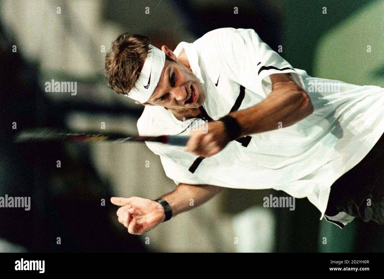 Greg Rusedski, le numéro 1 de la Grande-Bretagne, en action contre Andrei Rybalko en Ukraine lors du premier match de la coupe Davis à l'arène de Newcastle aujourd'hui (vendredi). Photo d'Owen Humphreys/PA. Banque D'Images