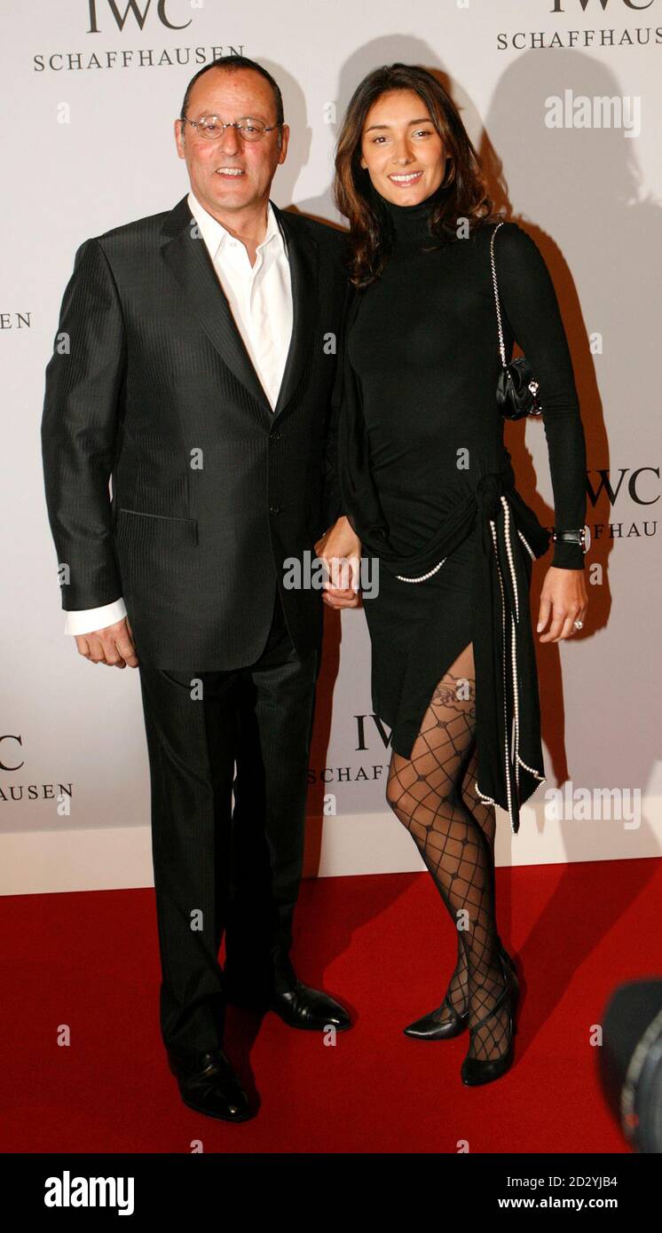 Jean Reno et sa femme Zofia Borucka out walking in Manhattan New York, USA  - 07.09.10 Photo Stock - Alamy
