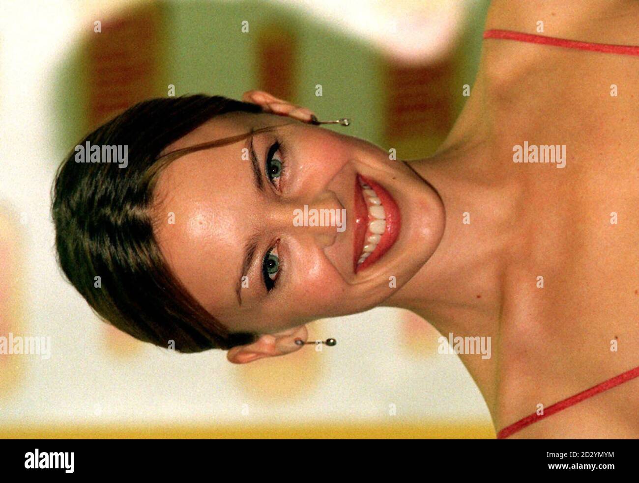 PA NEWS PHOTO Library dossier daté du 23/3/98. La chanteuse pop Kylie Minogue célèbre son 30e anniversaire le jeudi 28 mai 1998. Photo de Peter J Jordan/PA Banque D'Images