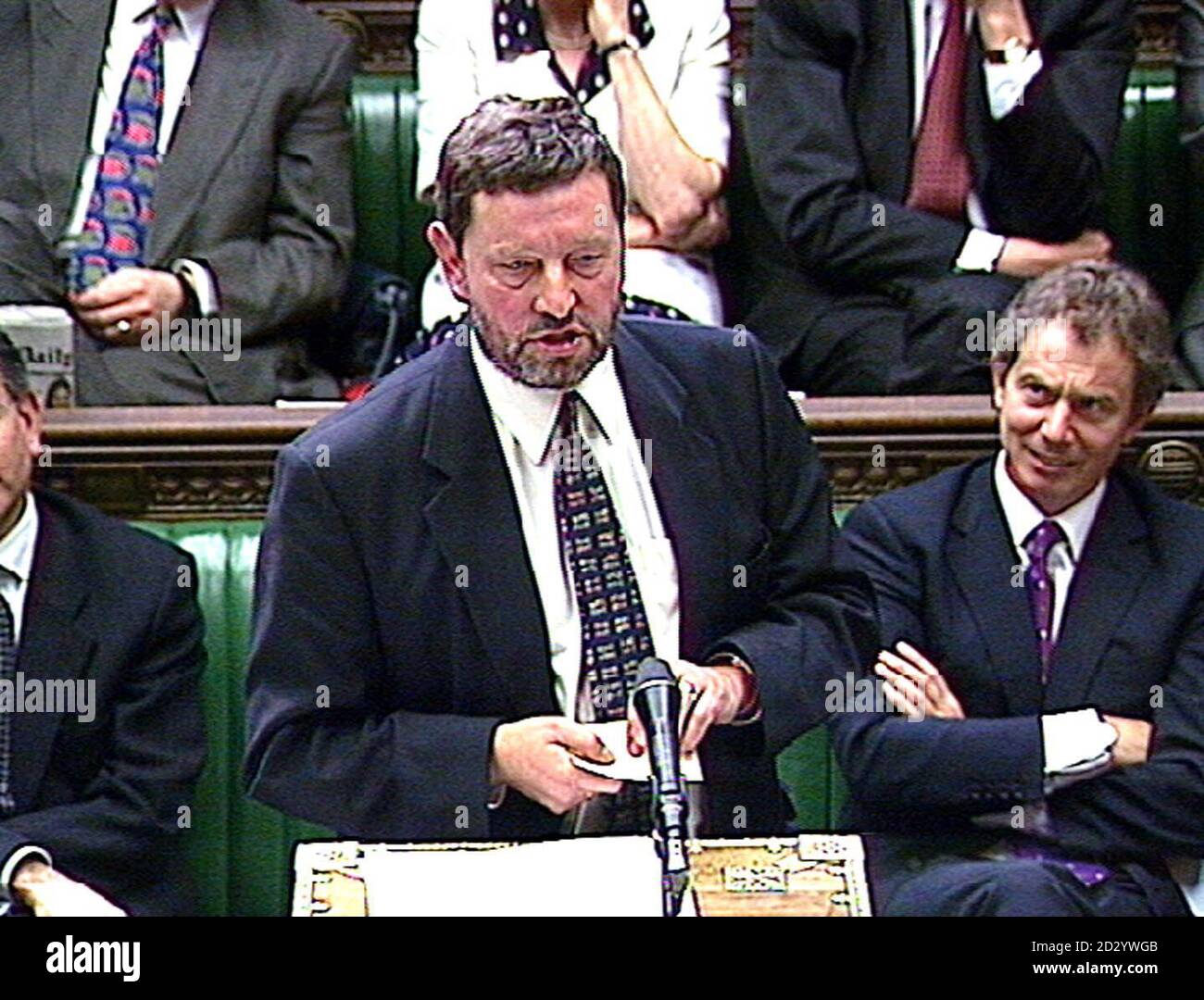 Le secrétaire à l'éducation, David Blunkett, à la Chambre des communes, a annoncé aujourd'hui (mercredi) un investissement de 600 millions par année dans l'éducation et la garde des jeunes enfants des premières années, qui comprendra des fonds pour créer 190,000 places gratuites supplémentaires pour les jeunes de trois ans d'ici 2002. Voir dépenses COMMUNES. Nous sommes informés que les enregistrements vidéo ne doivent pas être utilisés par les quotidiens plus tard que 48 heures après la diffusion de l'émission, sans le consentement du détenteur des droits d'auteur. Banque D'Images