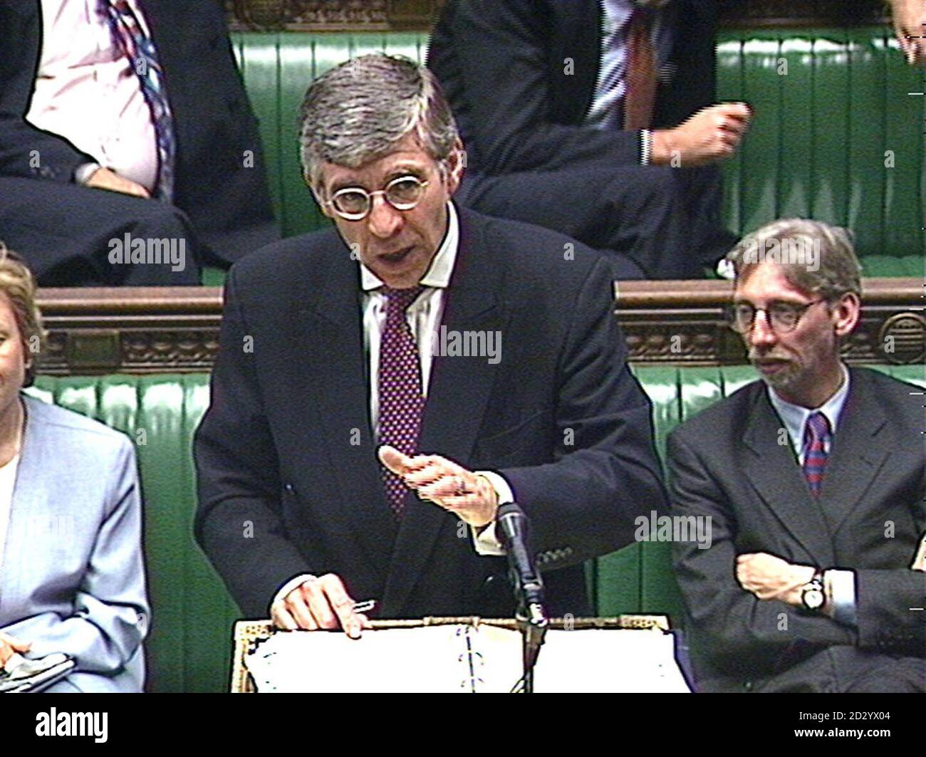 Le secrétaire d'État à l'accueil, Jack Straw, s'adresse aujourd'hui à la Chambre des communes à propos de l'annonce du financement criminel. Regardez l'histoire des PA. Capture vidéo PA. Nous sommes informés que les enregistrements vidéo ne doivent pas être utilisés par les quotidiens plus tard que 48 heures après la diffusion de l'émission, sans le consentement du détenteur des droits d'auteur. Banque D'Images