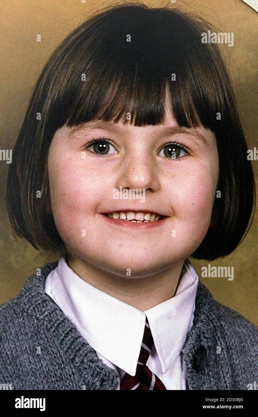 Karla Selley, cinq ans, est décédée après s'être effondrée lors d'une chirurgie dentaire à Leyland, dans le Lancashire. Karla avait eu une dent extraite sous anesthésie générale et était en cours de récupération quand elle a commencé à avoir des difficultés avec sa respiration. * 10/11/1999: Un dentiste et un anaettiste ont été arrêtés à la suite de sa mort. Banque D'Images