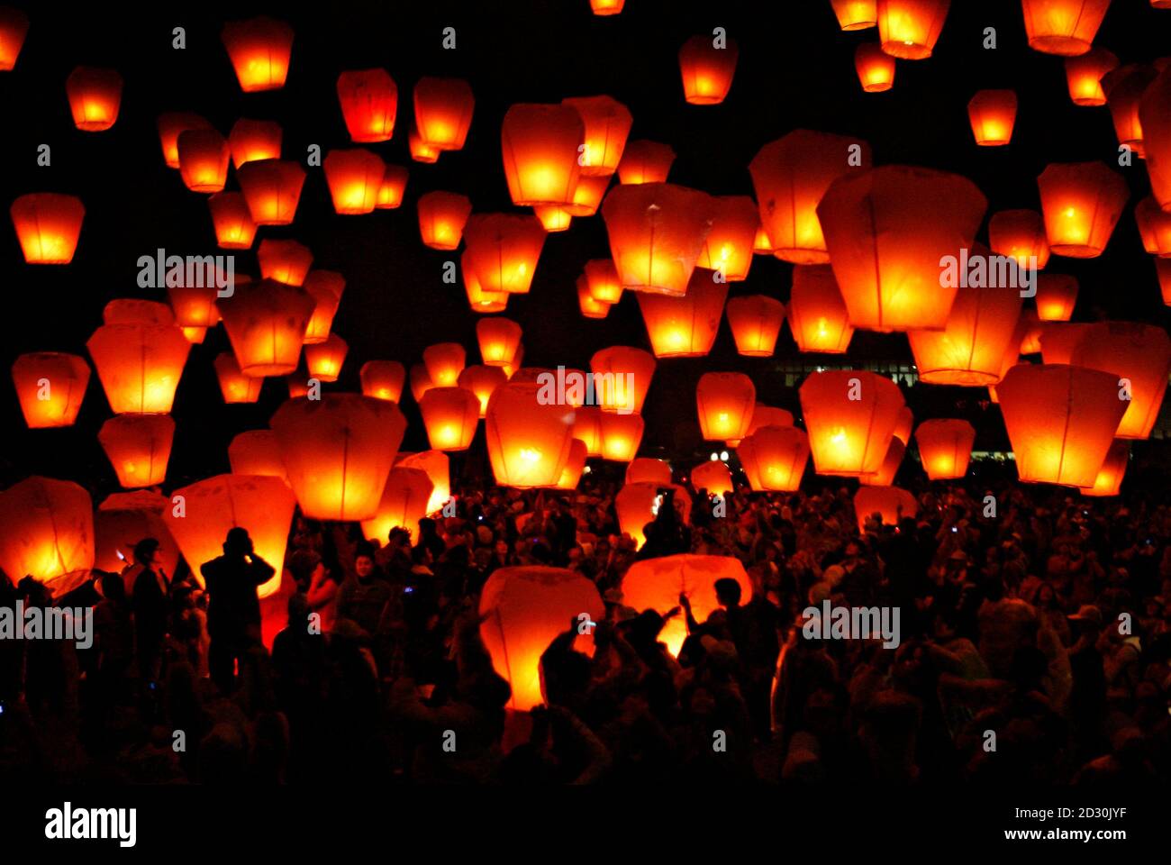 People release sky lanterns to celebrate the traditional Chinese Sky Lantern  Festival in Pingsi, Taipei County, February 7, 2009. Believers from Taiwan,  Japan and Thailand gathered on Saturday to release sky lanterns