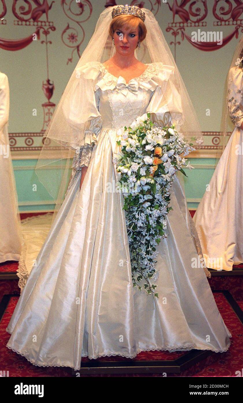 Le modèle de cire de la mariée royale Diana, princesse de Galles, à la  célèbre attraction touristique de Londres Madame Tussauds dans le centre de  Londres. Les visiteurs de Tussauds auront une