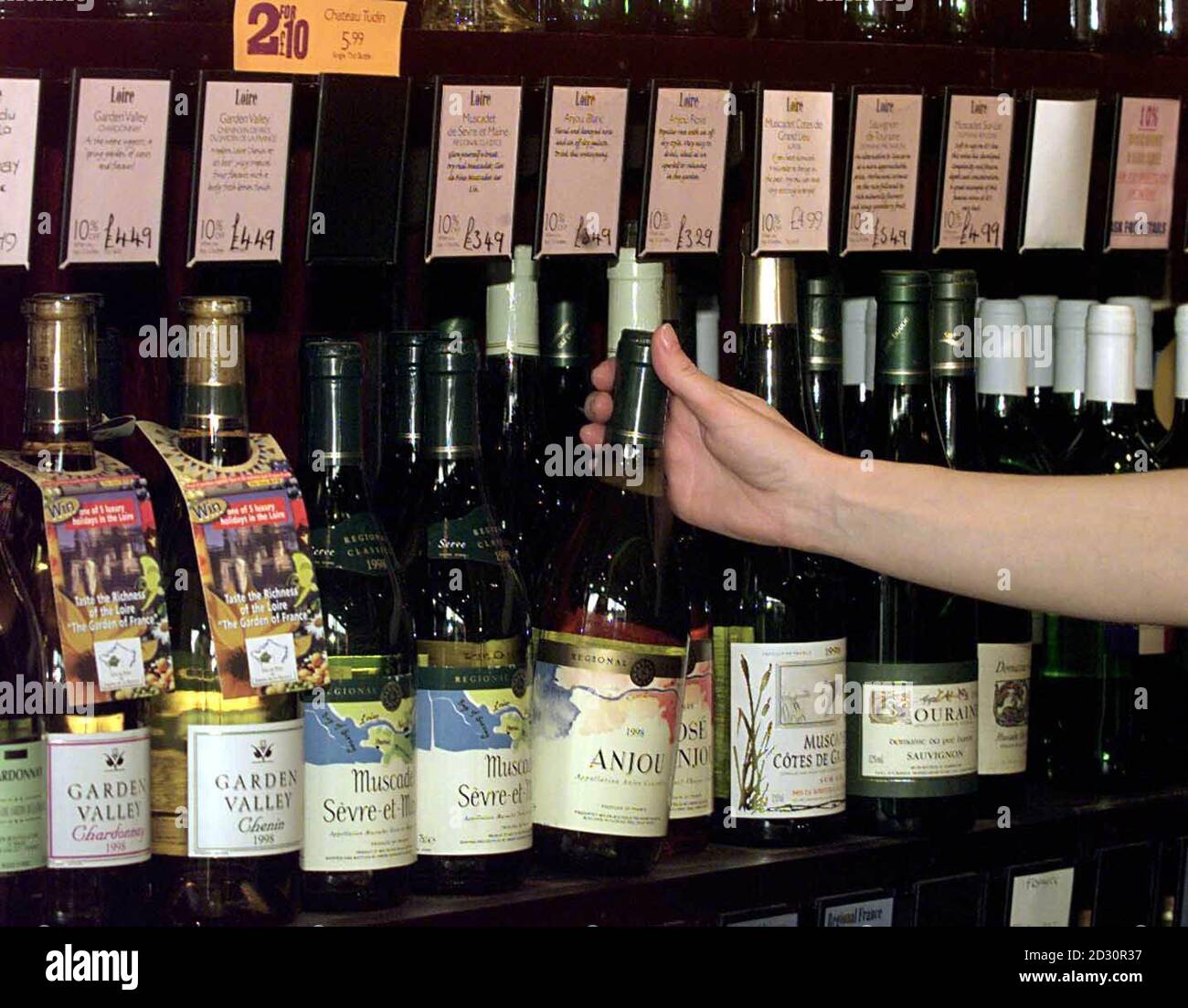 Boire de l'alcool en angleterre Banque de photographies et d'images à haute  résolution - Alamy