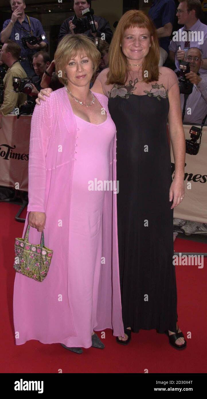 Les anciennes actrices eastenders patsy palmer droite et lindsay