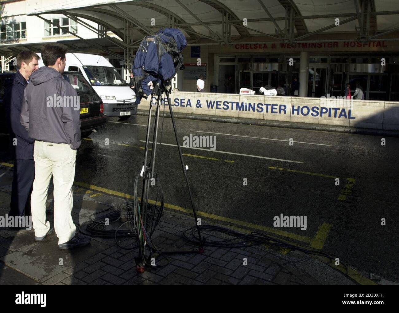 Les Medias Se Reunissent A L Exterieur De L Hopital De Chelsea Et Westmiinster A Londres En Attente De Nouvelles Sur Le Bebe Du Premier Ministre Mme Blair 45 Ans Qui Attend Un Bebe
