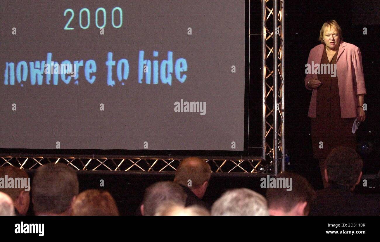 Mo Mowlam, ministre du Cabinet, lors de son discours à la Conférence de l'Association des officiers de police en chef à Blackpool. Le Dr Mowlam a renouvelé son appel à la coopération internationale pour lutter contre le commerce des drogues mauvaises lors de la Conférence "nulle part to Hide". * tenue à l'hôtel Stakis, North Promenade, Blackpool. Banque D'Images