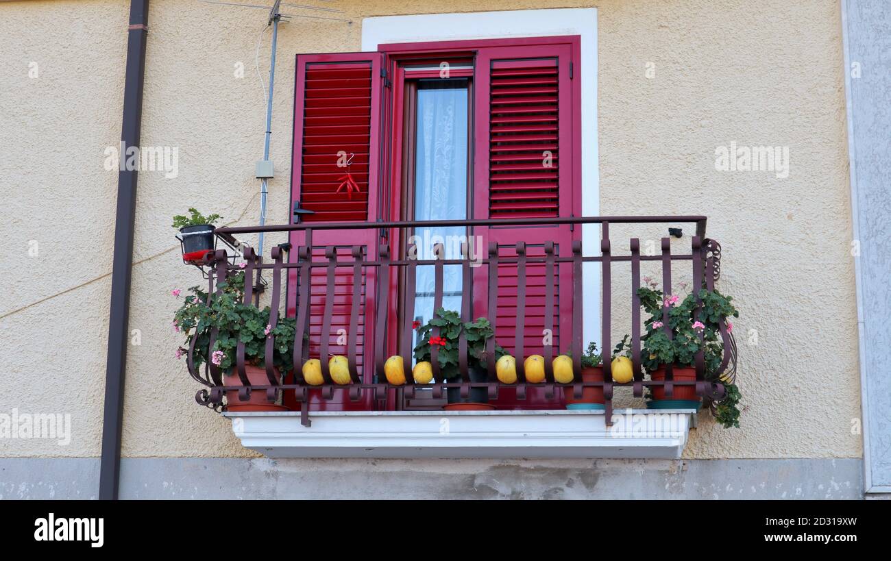 Nusco - Balcone con meloni gialli Banque D'Images