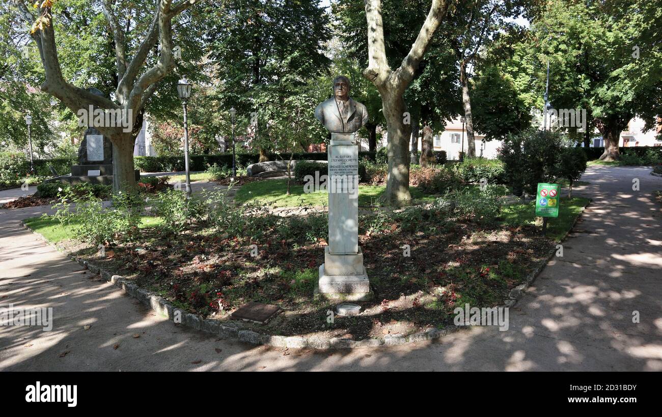 Nusco - Monumento a Stefano Ciciretti dans Villa Comunale Banque D'Images